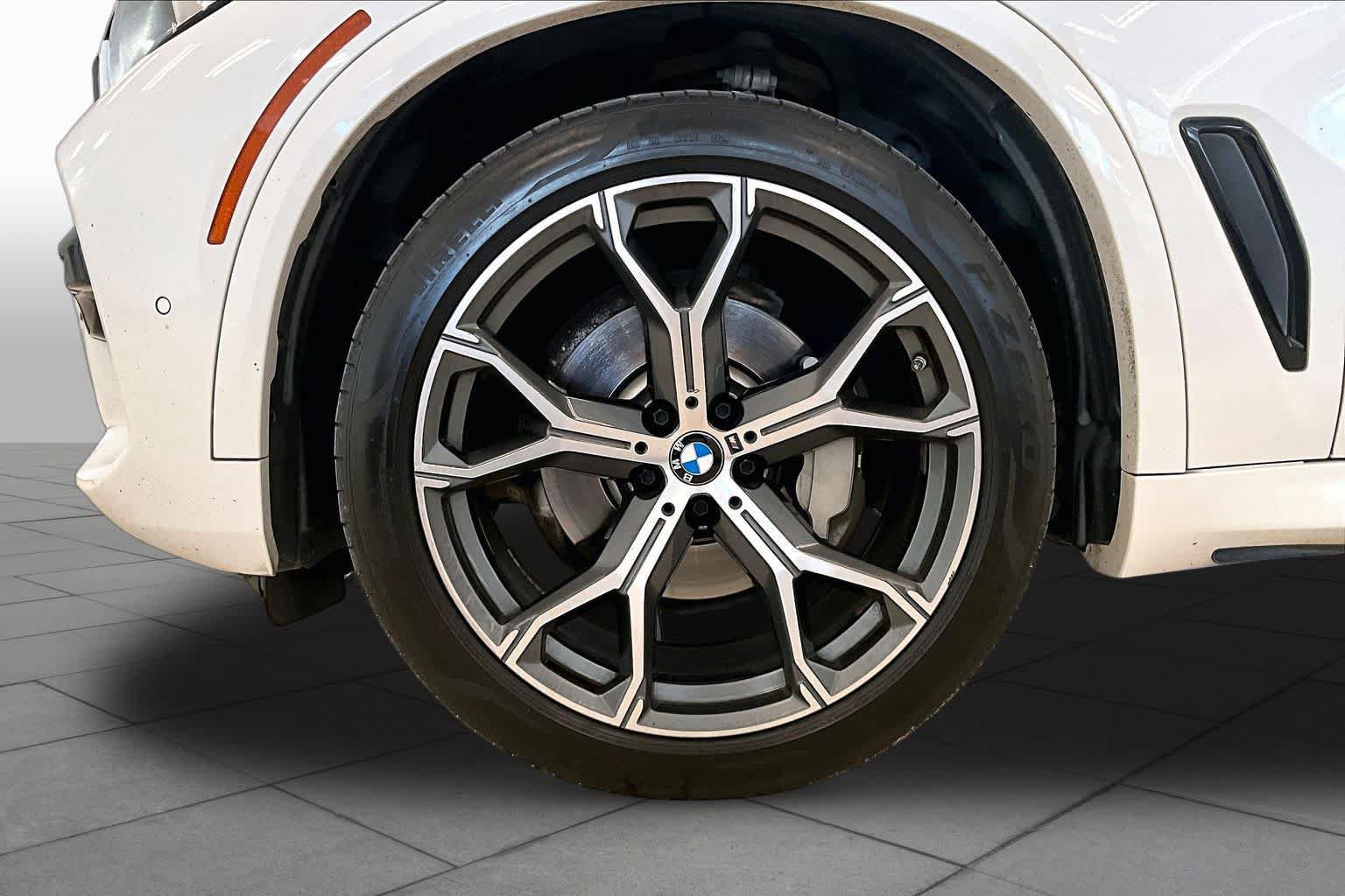 Used 2020 BMW X5 xDrive40i w/ M Sport Package AWD/4WD image 10