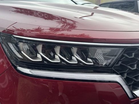 Used 2023 Kia Sorento LX image 9