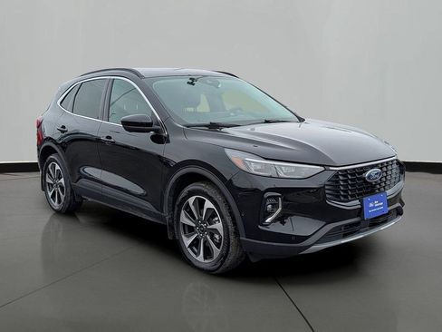 Certified 2023 Ford Escape Platinum w/ Premium Technology Package image 4