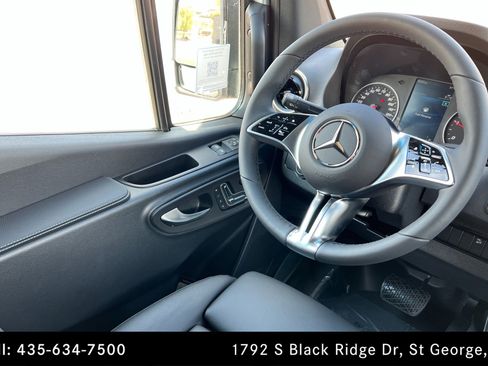 Used 2025 Mercedes-Benz Sprinter 2500 image 11