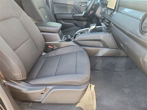 Used 2024 Chevrolet Colorado LT w/ LT Convenience Package image 27