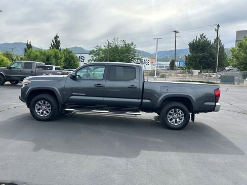 Used 2019 Toyota Tacoma SR5 AWD/4WD image 8