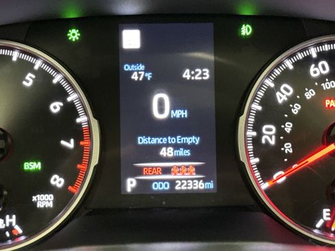 Used 2021 Toyota RAV4 XLE Premium image 12