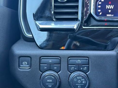 Used 2025 Chevrolet Silverado 2500 LT w/ Convenience Package AWD/4WD image 49