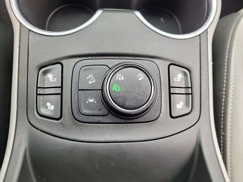 Used 2022 GMC Terrain SLT image 24