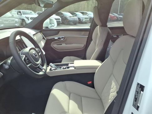 New 2026 Volvo XC90 B6 Plus w/ Protection Package Premier image 19