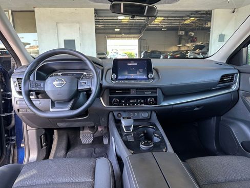 Used 2025 Nissan Rogue SV AWD/4WD image 35