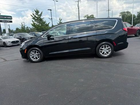 Used 2025 Chrysler Pacifica Select FWD image 19