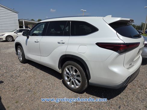 Used 2022 Toyota Highlander Limited FWD image 6