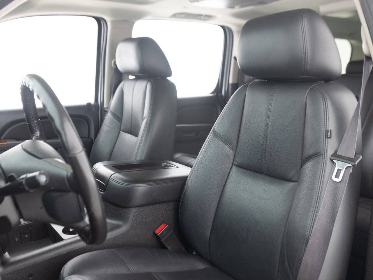 Used 2013 Chevrolet Suburban LT w/ Luxury Package AWD/4WD image 29