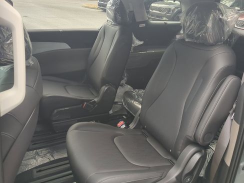 New 2026 Kia Carnival EX image 10