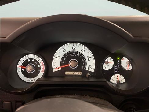 Used 2012 Toyota FJ Cruiser 4WD image 12