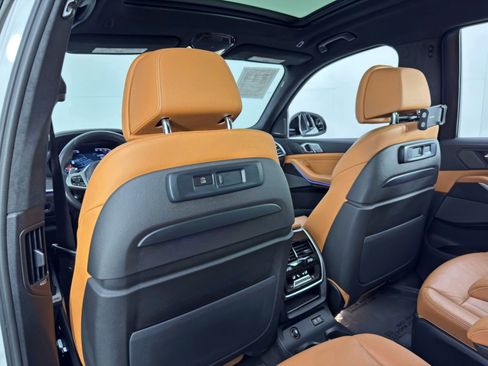 Used 2022 BMW X7 xDrive40i w/ M Sport Package image 39