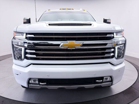 Used 2022 Chevrolet Silverado 3500 High Country w/ Safety Package II AWD/4WD image 16