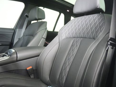 Used 2026 BMW X5 M60i image 12