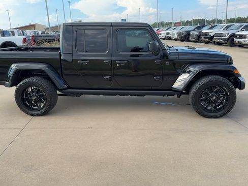 Used 2025 Jeep Gladiator Sport AWD/4WD image 2
