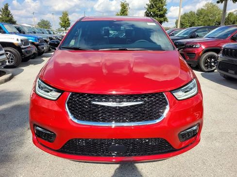 New 2026 Chrysler Pacifica Limited FWD image 21