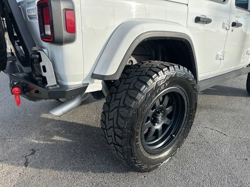 Used 2018 Jeep Wrangler Unlimited Sahara AWD/4WD image 6