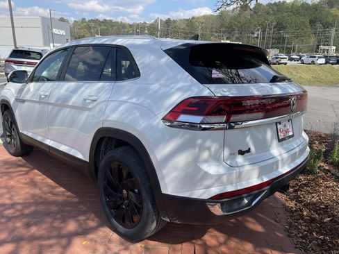 New 2026 Volkswagen Atlas Cross Sport SE FWD image 6