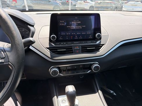 Used 2025 Nissan Altima 2.5 S FWD image 23
