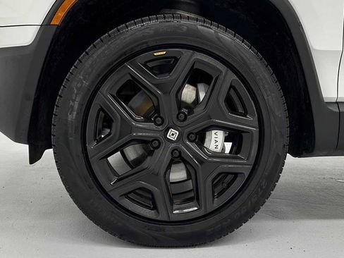 Used 2023 Rivian R1T Adventure image 9