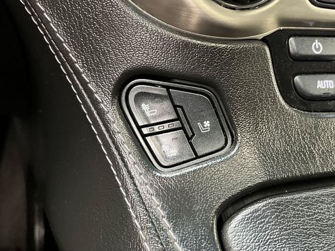 Used 2018 GMC Yukon XL Denali w/ Denali Ultimate Package AWD/4WD image 30