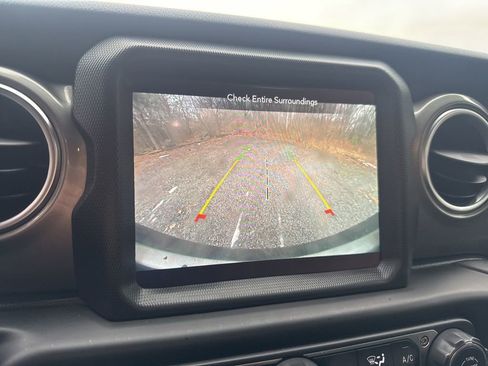 Used 2021 Jeep Wrangler Unlimited Sahara w/ Uconnect 4C Nav & Sound Group image 31