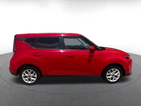 Used 2025 Kia Soul LX w/ LX Technology Package FWD image 16