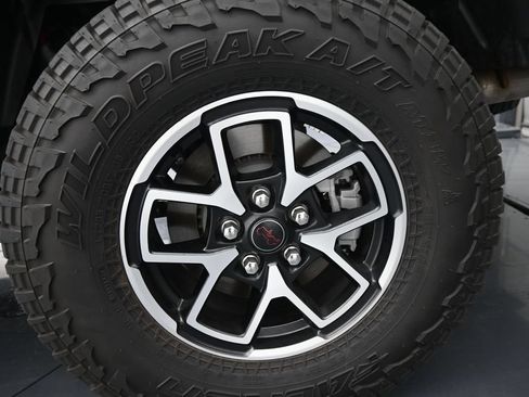 Used 2025 Jeep Gladiator Rubicon AWD/4WD image 15