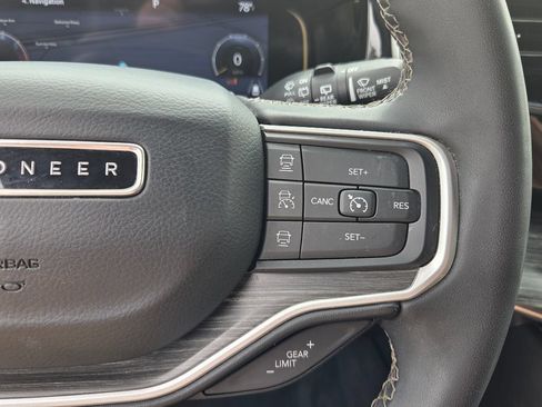Used 2023 Jeep Wagoneer Series III w/ Preferred Equipment Group AWD/4WD image 23