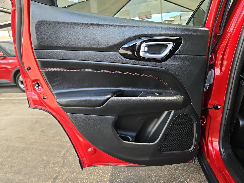 Used 2025 Jeep Compass Trailhawk AWD/4WD image 25