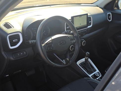 Used 2022 Hyundai Venue Limited image 30
