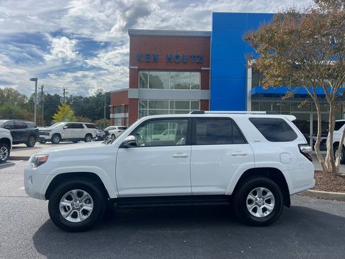 Used 2024 Toyota 4Runner SR5 Premium image 4