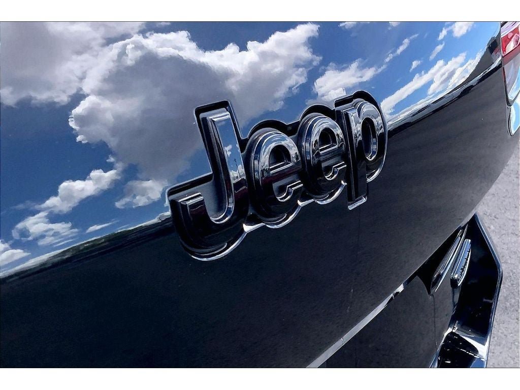 Used 2025 Jeep Grand Cherokee L Summit AWD/4WD image 34