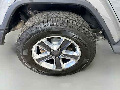 Used 2018 Jeep Wrangler Unlimited Sahara image 33