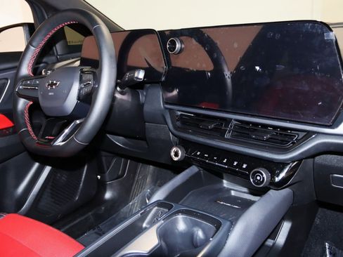 Used 2025 Chevrolet Equinox EV RS FWD image 68