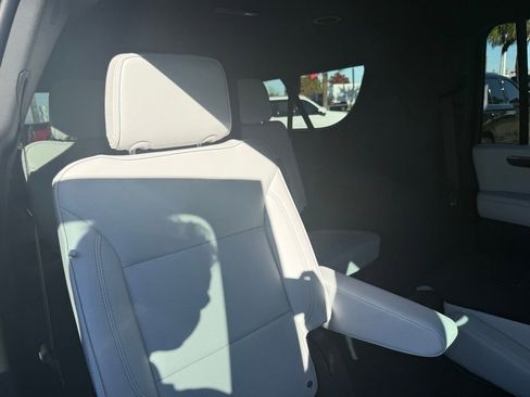 New 2025 Chevrolet Suburban Premier image 35