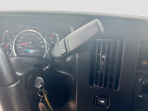 Used 2023 Chevrolet Express 3500 Extended w/ Driver Convenience Package RWD image 15