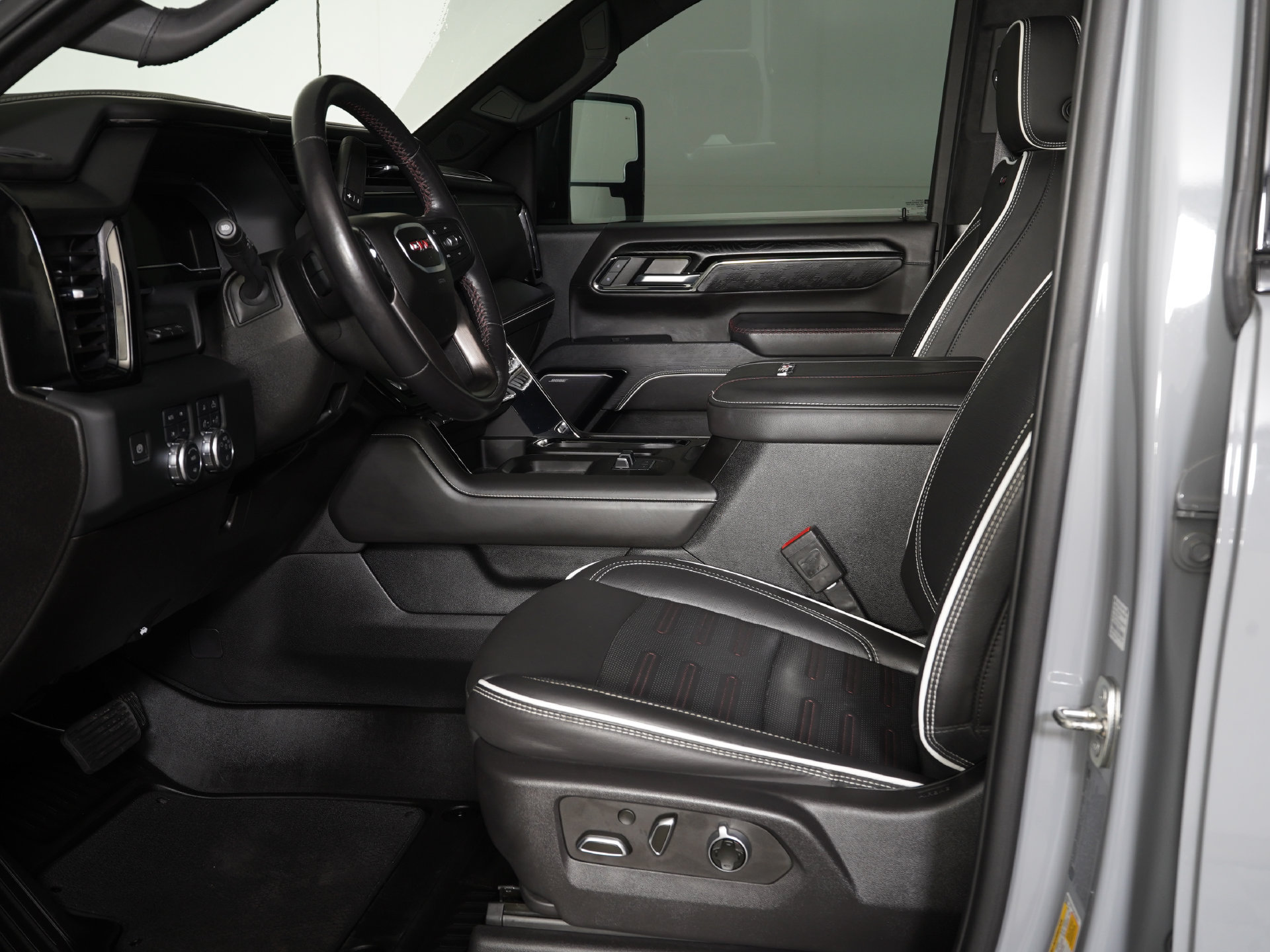 Used 2024 GMC Sierra 2500 AT4X AWD/4WD image 15