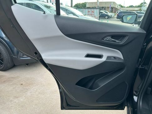 Used 2018 Chevrolet Equinox LS FWD image 18