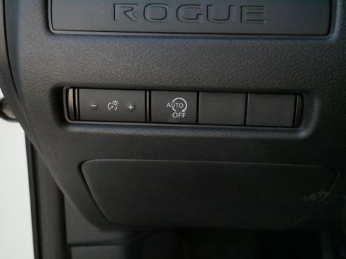 Used 2023 Nissan Rogue S AWD/4WD image 30