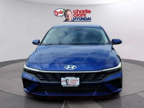 Used 2025 Hyundai Elantra SE FWD image 8