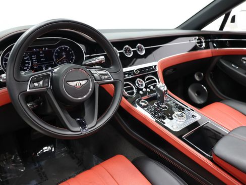 Used 2020 Bentley Continental GT V8 image 3