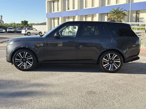 Used 2023 Land Rover Range Rover SE image 3