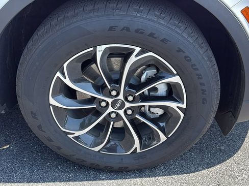 Used 2025 Lincoln Nautilus Premier w/ Equipment Group 102A AWD/4WD image 9