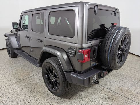 Used 2025 Jeep Wrangler Sahara AWD/4WD image 5