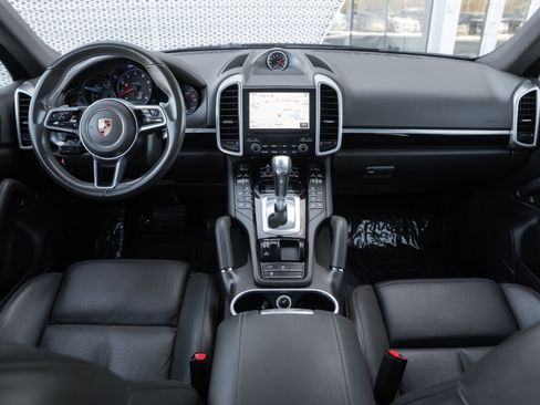Used 2018 Porsche Cayenne image 9