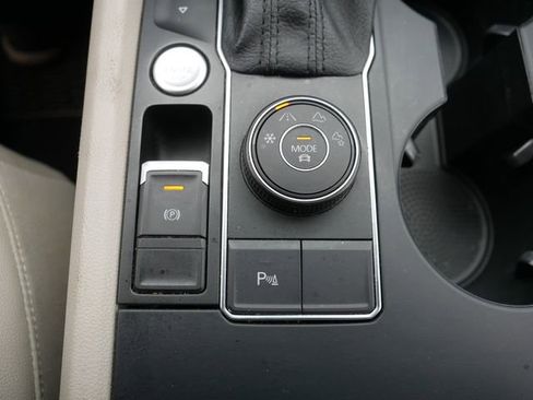 Used 2021 Volkswagen Atlas SE w/ Panoramic Sunroof Package image 30