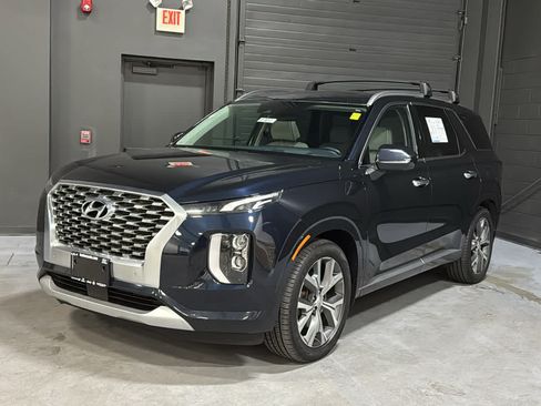 Used 2022 Hyundai Palisade Limited w/ Winter Package AWD/4WD image 3