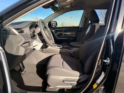 Used 2025 Toyota RAV4 LE image 9